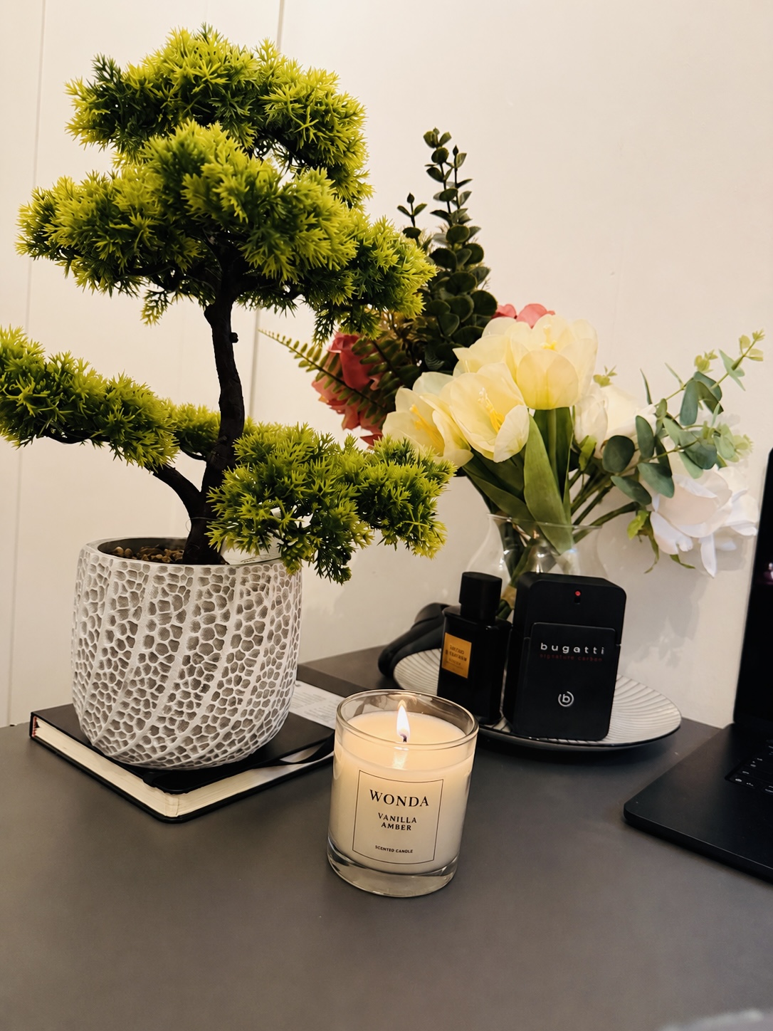 WONDA Vanilla Amber scented candle styled by a customer